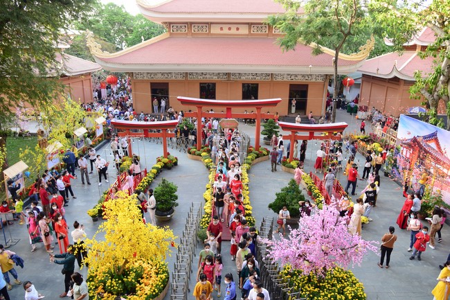 Chùm ảnh mồng một Tết Nhâm Dần